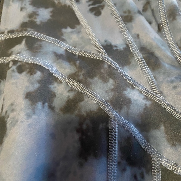 Women’s Queenieke Athletic Jacket. Size Large. - Picture 9 of 11